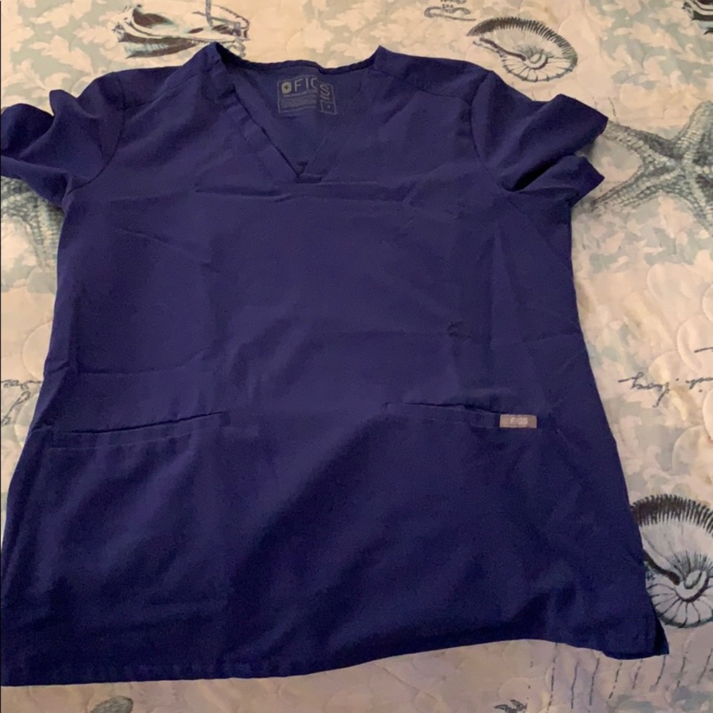 Figs scrub top